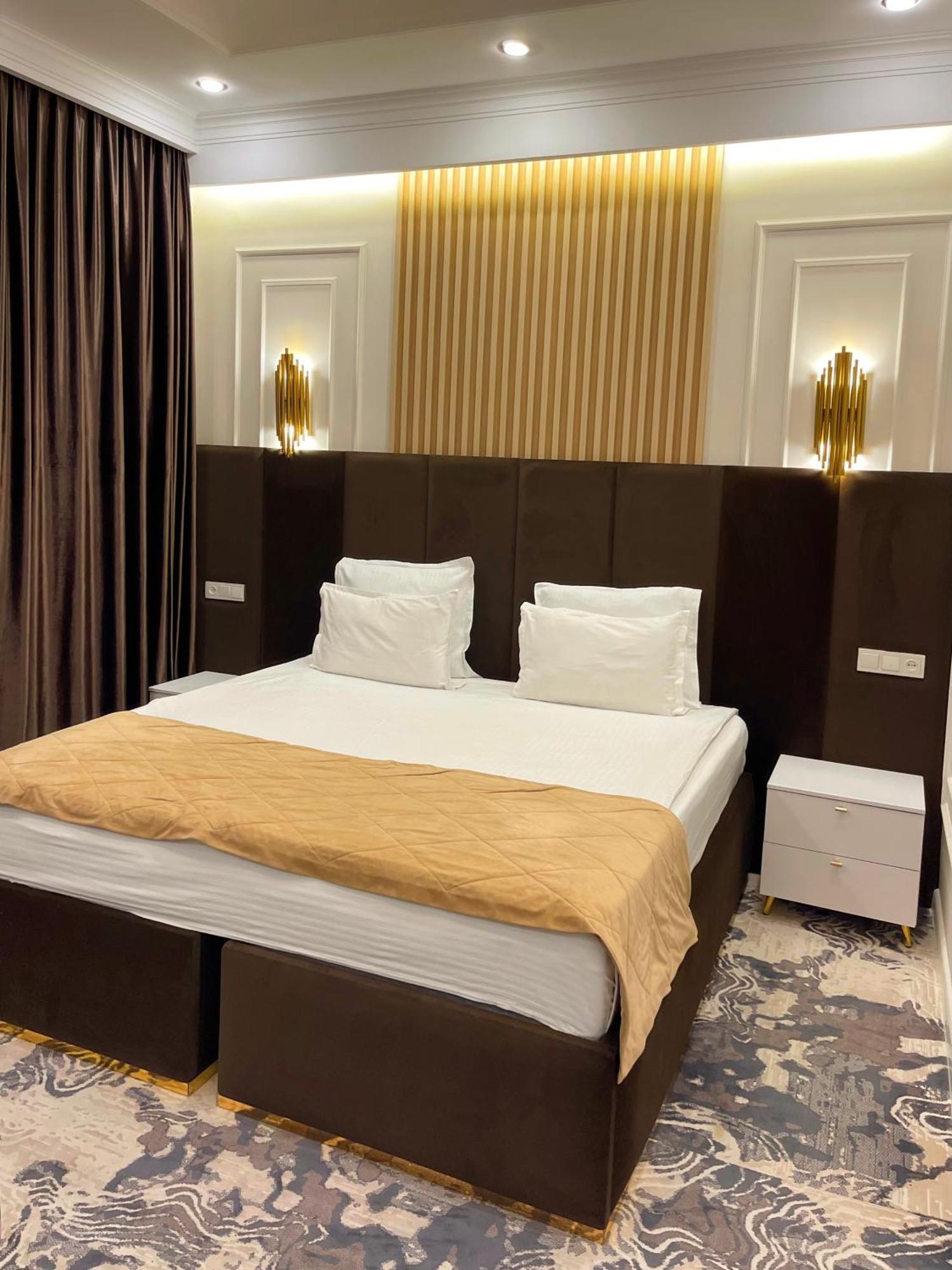 Hotel Jasmine Taraz Esterno foto