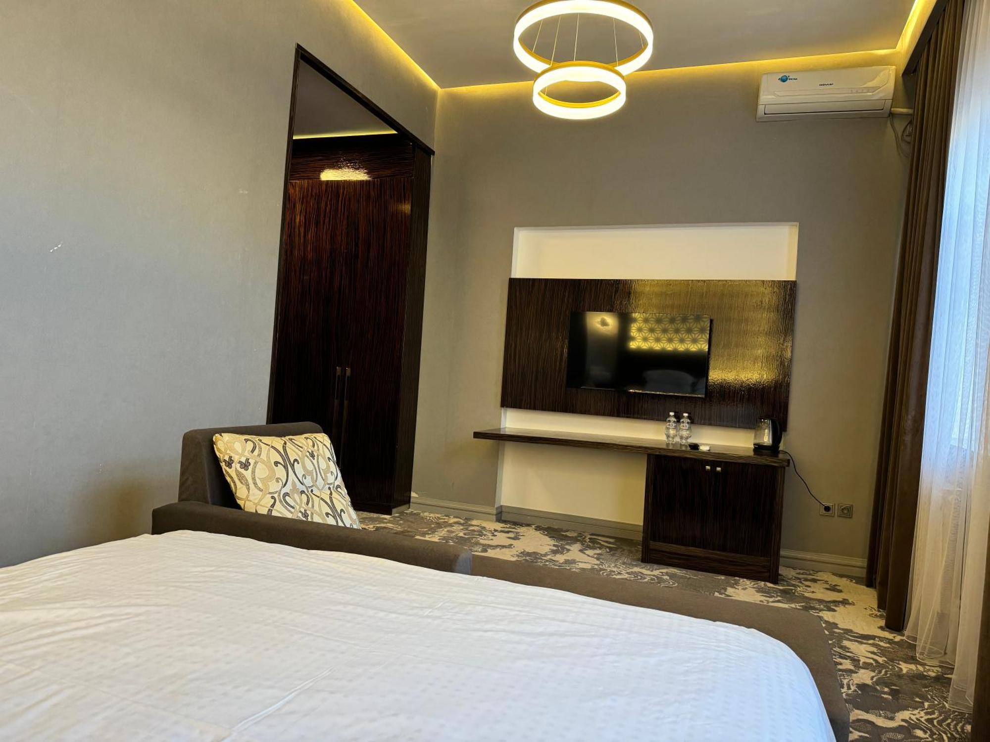 Hotel Jasmine Taraz Esterno foto